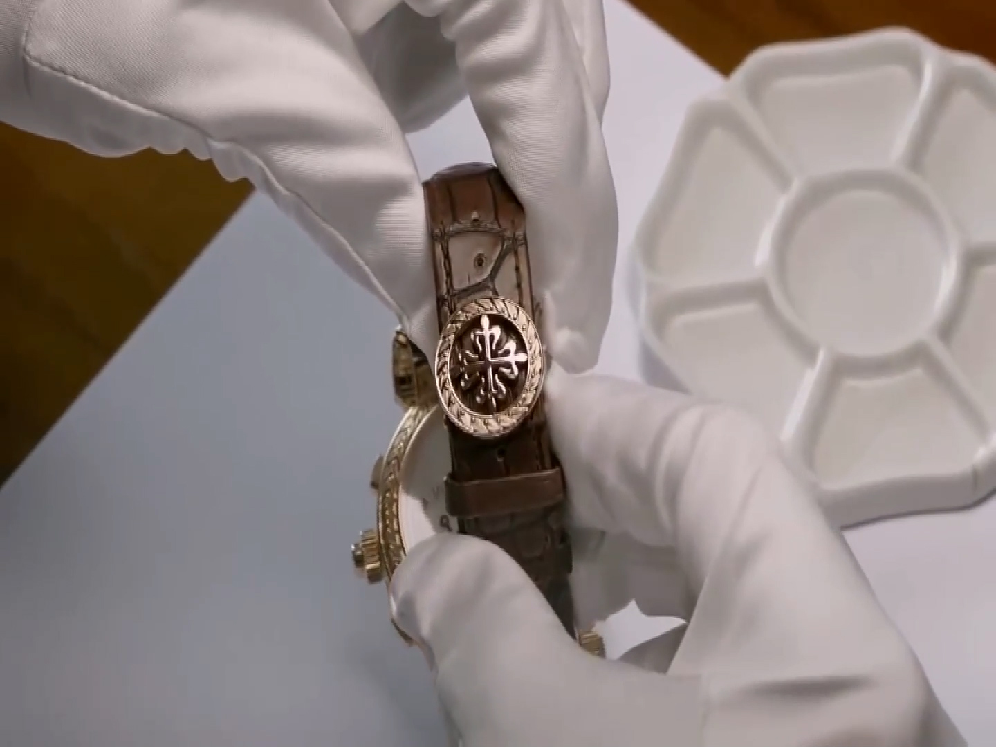 爱彼特约售后维修中心（爱彼表冠掉漆）